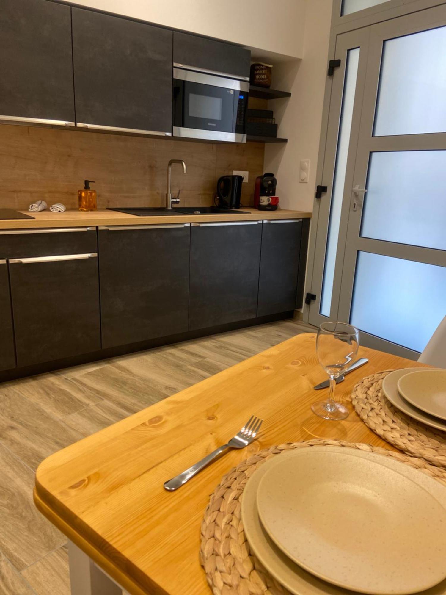 Les Appartements Du Vieux Poussan Dış mekan fotoğraf
